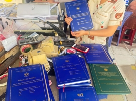 Nhận làm bìa mạ vàng đồ án tốt nghiệp đúng chuẩn từng trường