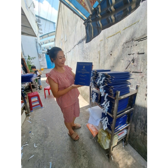 Gia Công Bìa Mạ Vàng Chuẩn Đẹp Chất Lượng Cao Tại Photocopy Minh Ngọc