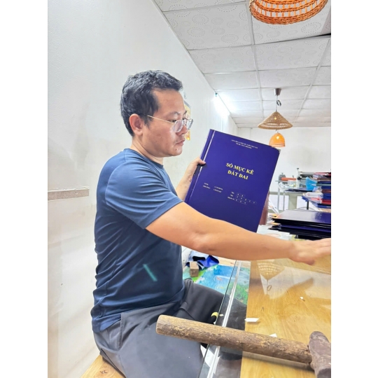 Dịch Vụ Đóng Bìa Mạ Vàng Chuẩn Và Chất Lượng Cao Tại Minh Ngọc