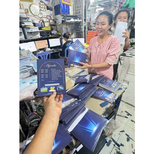 Nhận làm bìa mạ vàng đồ án tốt nghiệp đúng chuẩn từng trường