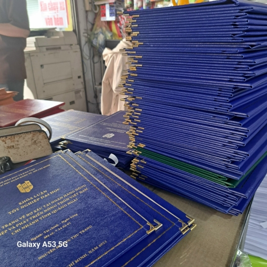 Gia công mẫu bìa nhũ mạ vàng  hoàn thiện luận văn sinh viên năm cuối