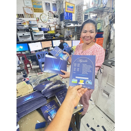 Đóng bìa nhũ mạ vàng tinh xảo cho luận văn, đồ án sinh viên chuẩn tốt nghiệp