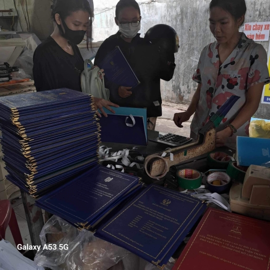 ĐÓNG BÌA NHŨ MẠ VÀNG – PHOTOCOPY MINH NGỌC CHUYÊN DÀNH CHO SINH VIÊN TẠI THỦ ĐỨC 