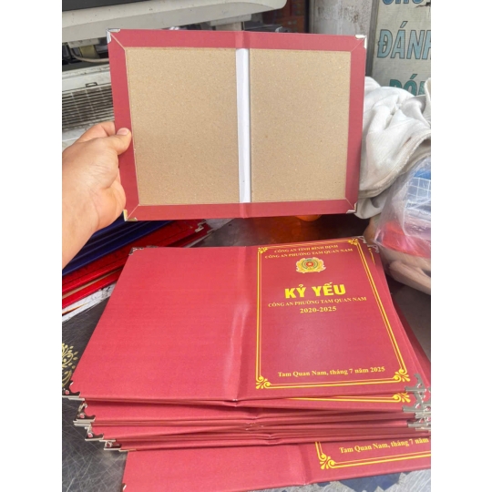 Thiết kế bìa nhũ vàng cho đồ án sinh viên – Hoàn thiện bài nộp nhanh chóng, chuẩn chỉnh.