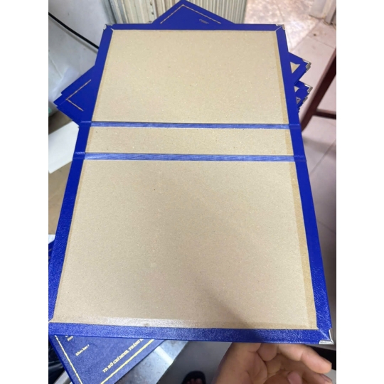  GIA CÔNG MẪU BÌA NHŨ MẠ VÀNG CHO BẰNG TỐT NGHIỆP NGÀNH CÔNG NGHỆ KỸ THUẬT Ô TÔ
