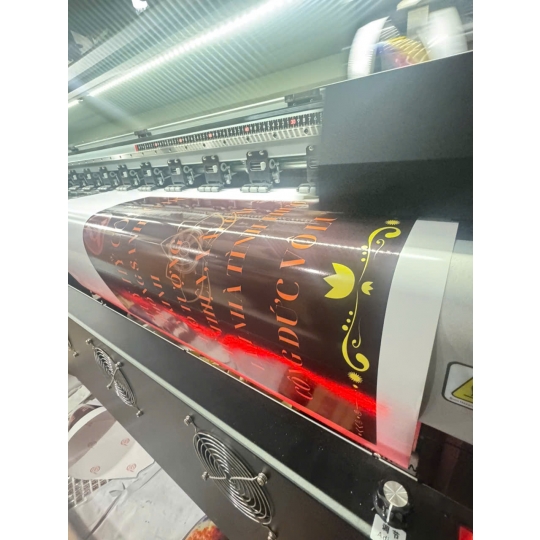 In bạt khai trương  ấn tượng, màu sắc tươi sáng, chữ rõ, gia công hoàn thiện 