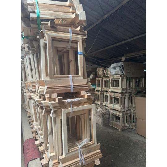 Khung Ảnh Gỗ Đẹp – Lựa Chọn Sang Trọng Cho Mọi Không Gian