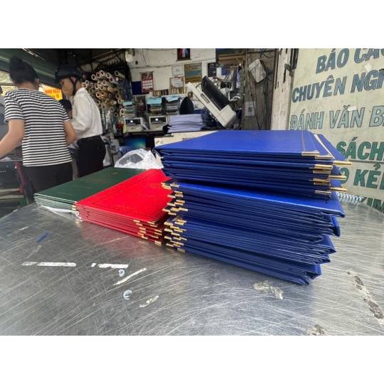 Photocopy Minh Ngọc Chuyên Làm bìa nhũ mạ vàng chất lượng, nhanh chóng tại Thủ Đức