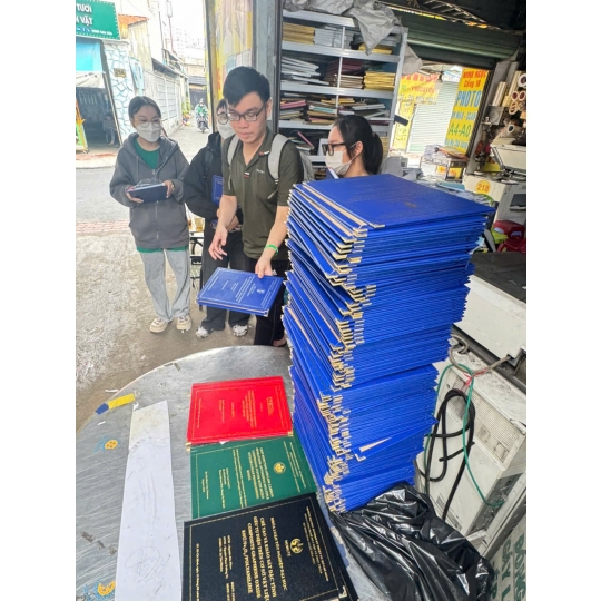 Photocopy Minh Ngọc Chuyên Làm bìa nhũ mạ vàng chất lượng, nhanh chóng tại Thủ Đức