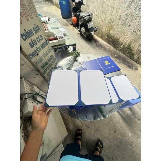 Gia công  mẫu bìa mạ vàng đẹp –  Dịch vụ ưu đãi nhanh chóng cho sinh viên 