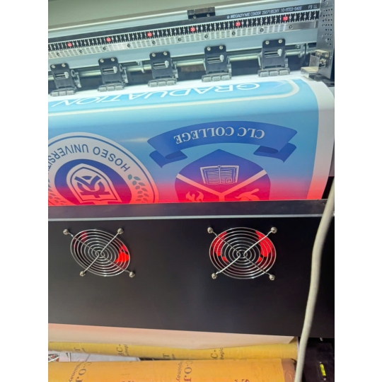 In bạt quảng cáo treo ngoài trời Hiflex bền, màu sắc rõ, chữ sắc nét