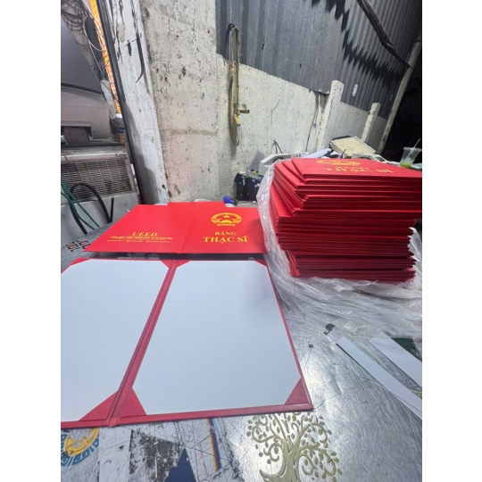 Gia công  mẫu bìa nhũ vàng – Hoàn thiện bài tốt nghiệp, nổi bật và sang trọng 